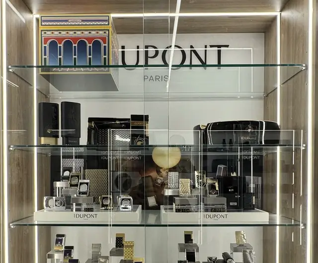 Vitrina de encendedores S.T. Dupont en Humibest